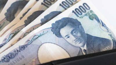 Михаил Коган - Японская иена упала до четырехлетнего минимума к доллару - iz.ru - США - Израиль