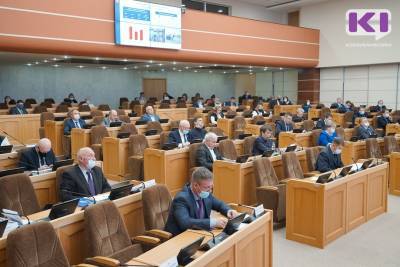 Депутат Госсовета Коми предложил подумать над тем, как привлечь новые авиакомпании в Ухту - komiinform.ru - Москва - Санкт-Петербург - респ. Коми - Сыктывкар