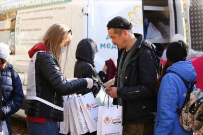В Челябинске волонтеры раздают бездомным людям вещи и аптечки - chel.mk.ru - Челябинск - Копейск