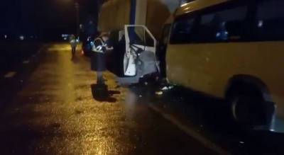 Смертельное ДТП с жителями Чувашии: на М7 микроавтобус влетел в грузовик - pg21.ru - Москва - респ. Чувашия - Нижний Новгород - Владимирская обл.