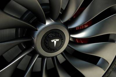 Илон Маск - Квартальная прибыль Tesla взлетела почти в 5 раз - smartmoney.one - США - Reuters