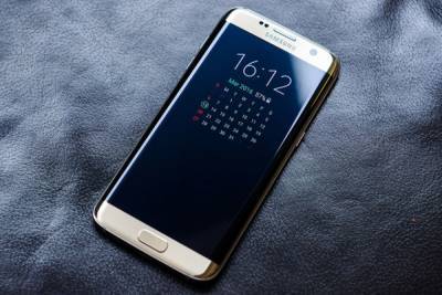 В РФ запретили ввоз 61 модели смартфонов с платежной системой Samsung Pay - aif.ru - Москва - Россия - Швейцария