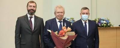 Александр Ведерников - Спикер ЗС Иркутской области вручил Александру Вепреву Почетный знак Юрия Абрамовича Ножикова «ПРИЗНАНИЕ» - runews24.ru - Иркутская обл. - Приангарья