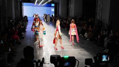 В Москве стартовала неделя моды Mercedes-Benz Fashion Week Russia - iz.ru - Москва - Россия - Израиль - Бразилия