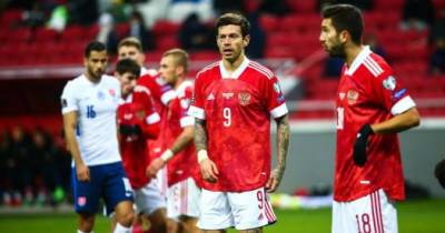 Валерий Карпин - Сборная России поднялась на 33-е место в рейтинге ФИФА - sovsport.ru - Россия - Англия - Италия - Франция - Испания - Словения - Португалия - Словакия