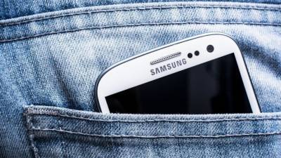Продажу 61 модели смартфонов Samsung запретили в России - 5-tv.ru - Москва - Россия - Швейцария - Запрет