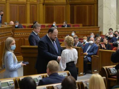 "Европейская солидарность" впервые после избрания нынешнего парламента возглавила рейтинг партий. "Слуга народа" опустилась на второе место – опрос - gordonua.com - Украина - Крым