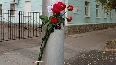 Жителей Башкирии возмутил «алтарь» с цветами и водкой на улице - bash.news - Башкирия - Стерлитамак