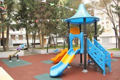 В рамках проекта "Наш двор" в Баку благоустроен очередной двор (ФОТО) - trend.az - Баку - Экология