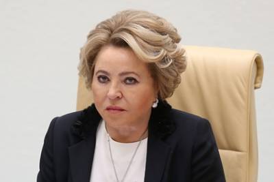 Валентина Матвиенко - Матвиенко прокомментировала отказ делегатов стран Балтии слушать ее речь - lenta.ru - Эстония - Польша - Литва - Афины - Латвия