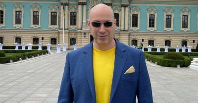 Дмитрий Гордон - Гордон с голым торсом запустил челлендж, предложив подписчикам "поиграть грудью" - kp.ua - Украина