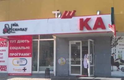 Стихия принесла много бед Одессе, ураган срывает вывески: есть пострадавший - politeka.net - Украина - Одесса