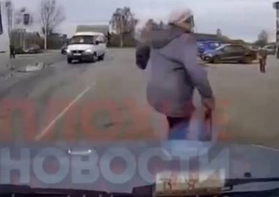 Опубликовано видео наезда на пенсионерку в Скопине - ya62.ru
