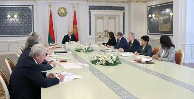 Александр Лукашенко - О Конституции "под Президента", двоевластии и реакции на каждый чих беглых. Изменение Основного закона вновь обсудили у Александра Лукашенко - grodnonews.by - Белоруссия - Конституция
