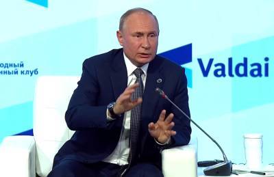 Владимир Путин - Иосиф Сталин - Путин: правительство СССР боролось, чтобы предотвратить начало войны, я читал резолюции Сталина - sharij.net - Россия