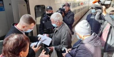 Перший день COVID-обмежень у поїздах: як перевіряють пасажирів на вокзалі в Києві (фоторепортаж) - «Происшествия» - novosti-dny.com - місто Київ - місто Харків