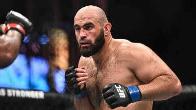 Шамиль Абдурахимов - Боец UFC Абдурахимов вспомнил, как его не приняли в зал в Лас-Вегасе из-за боязни COVID-19 - russian.rt.com - Россия - США - Абу-Даби