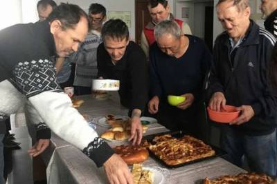 Жителей Улан-Удэ просят помочь бездомным зимней одеждой и обувью - ulan.mk.ru - Улан-Удэ