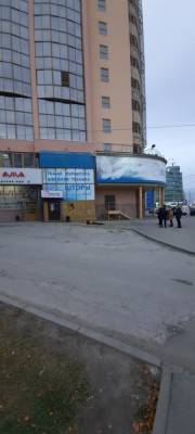 У погибшей при падении из окна пары в Новосибирске остался ребенок - runews24.ru - Новосибирск