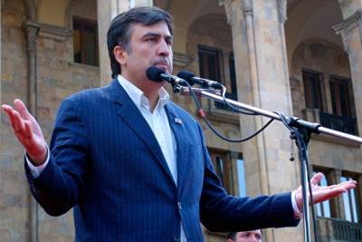 Михаил Саакашвили - Николоз Кипшидзе - К тюрьме, где голодает Саакашвили, подвезли реанимобиль - znak.com - Грузия - Тбилиси - Рустави