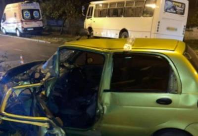 В Одессе пенсионерка погибла, врезавшись в маршрутку (фото) - facenews.ua - Украина - Одесса - Одесская обл. - район Киевский, Одесса