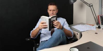 Алексей Навальный - Дмитрий Песков - Андрей Сахаров - В Кремле критически отнеслись к присуждению премии Сахарова Алексею Навальному - newsland.com - Россия