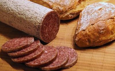 В ближайшее время колбаса и сосиски в российских магазинах могут существенно подорожать - echo.msk.ru