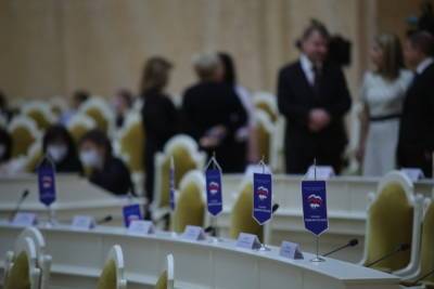 ЗакС Ленобласти потратит более 26 млн рублей на закупку новой мебели - mk.ru - Ленинградская обл.