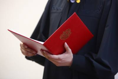 Российский суд признал незаконным отстранение от работы из-за отказа от вакцинации - znak.com - Россия - Смоленск - Смоленская обл.