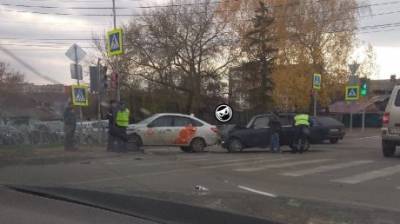 В Пензе женщина - водитель такси и ее пассажирка пострадали в ДТП - penzainform.ru - Россия - Пензенская обл. - Пенза