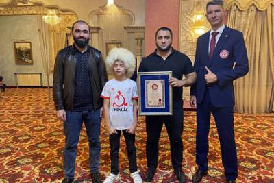 Мальчик из Ингушетии простоял в планке 11 часов 11 минут и побил мировой рекорд - lenta.ru - Россия - Австралия - респ. Ингушетия