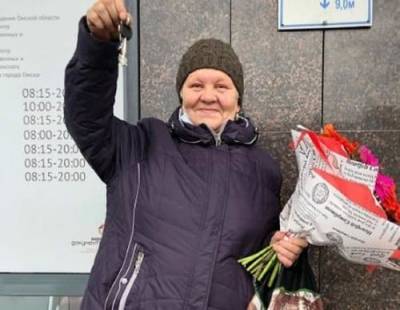 Блогеры купили квартиру омской пенсионерке, которая 35 лет прожила в бочке - argumenti.ru - Омск