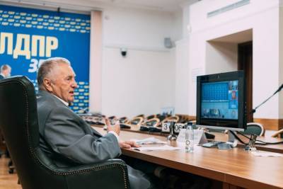 Владимир Жириновский - Жириновский о длительных «нерабочих» днях: Кто оплатит - КПРФ, СР, «Новые люди»? - topwar.ru - Россия