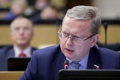 Михаил Делягин - М.Делягин раскритиковал повышение ключевой ставки ЦБ - newsland.com - Россия