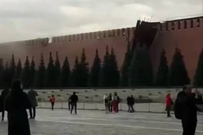 Московский шторм сломал три зубца на Кремлевской стене - mk.ru - Москва