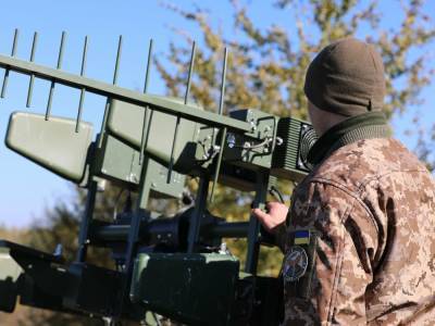 Людмила Денисова - Боевики на Донбассе начали устанавливать на своих позициях макеты военной техники – украинская разведка - gordonua.com - Россия - Украина - Крым - Луганская обл. - Минобороны - Донецкая обл.