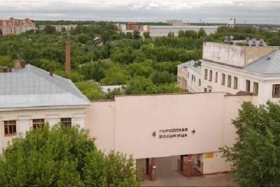 Появление десятков пакетов с трупами у морга в Иваново объяснили перегруженностью санитаров - versia.ru - Иваново