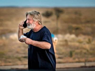 Алек Болдуин - Галина Хатчинс - "Нет слов": актер Алек Болдуин отреагировал на убийство украинки во время съемок фильма в США - unn.com.ua - США - Украина - Киев