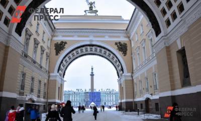 В Петербурге вслед за Москвой введут жесткие антиковидные меры - fedpress.ru - Москва - Санкт-Петербург