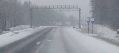 Водители в Карелии показали, что сейчас происходит на дорогах из-за снегопада (ФОТО) - stolicaonego.ru - Петрозаводск - Медвежьегорск - республика Карелия