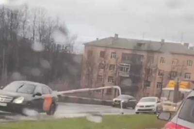 Костромским столбам вчера не везло — против них была погода и водители иномарок - kostroma.mk.ru