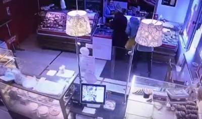В Уфе женщина без повода ударила покупательницу пекарни по голове и попала в розыск - mkset.ru - Уфа