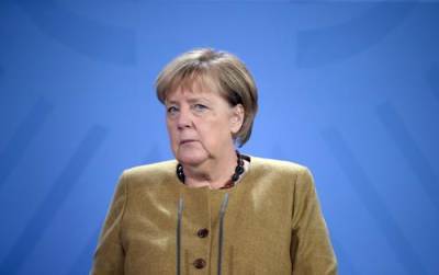 Владимир Путин - Ангела Меркель - Меркель заявила, что иногда связывала определенные политические сигналы с цветом своей одежды - argumenti.ru - Россия - Германия