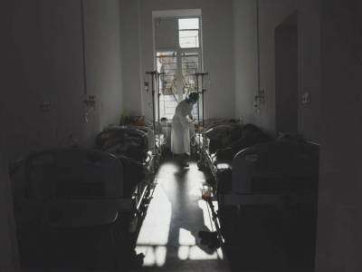 "В реанимации кровать не успевает остыть от предыдущего пациента, это просто конвейер для трупов". Врач Александровской больницы рассказал о ситуации с коронавирусом - gordonua.com - Украина - Киев
