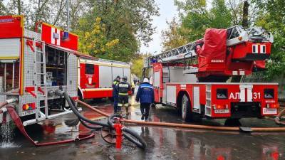 Пожар произошел в квартире жилого дома на западе Москвы - vm.ru - Москва