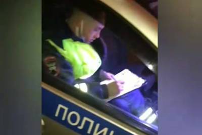 В Ростове-на-Дону инспектор ДПС ударил водителя по лицу - lenta.ru - Ростов-На-Дону