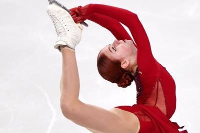 Александра Трусова - Травмированная Трусова вышла на тренировку за несколько часов да старта “Skate America-2021”. ФОТО - sport.ru - Москва