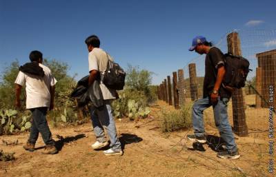 Алехандро Майоркас - Более двух тысяч мигрантов в Мексике вышли в сторону границы с США - interfax.ru - Москва - США - Мексика - Гаити - Гондурас