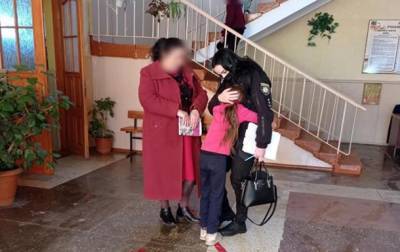 На Волыни девочка пожаловалась в полицию на родителей - korrespondent.net - Украина - Волынская обл.