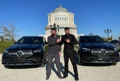 Рамзан Кадыров - В Чечне подарили автомобили обладателям краповых беретов - skuke.net - респ. Чечня - Интересно